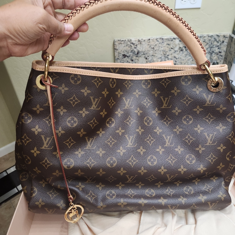Artsy MM louis vuitton